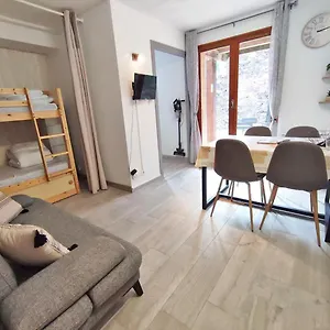 Le Reflet Des Montagnes, Studio, Centre Luchon, 4 Personnes Appartement