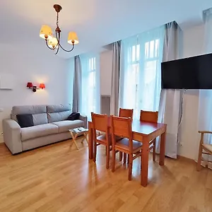 Il Etait Une Fois Luchon, T2, Centre Luchon, Wifi, Casier A Skis, Ascenseur, 4 Personnes Appartement