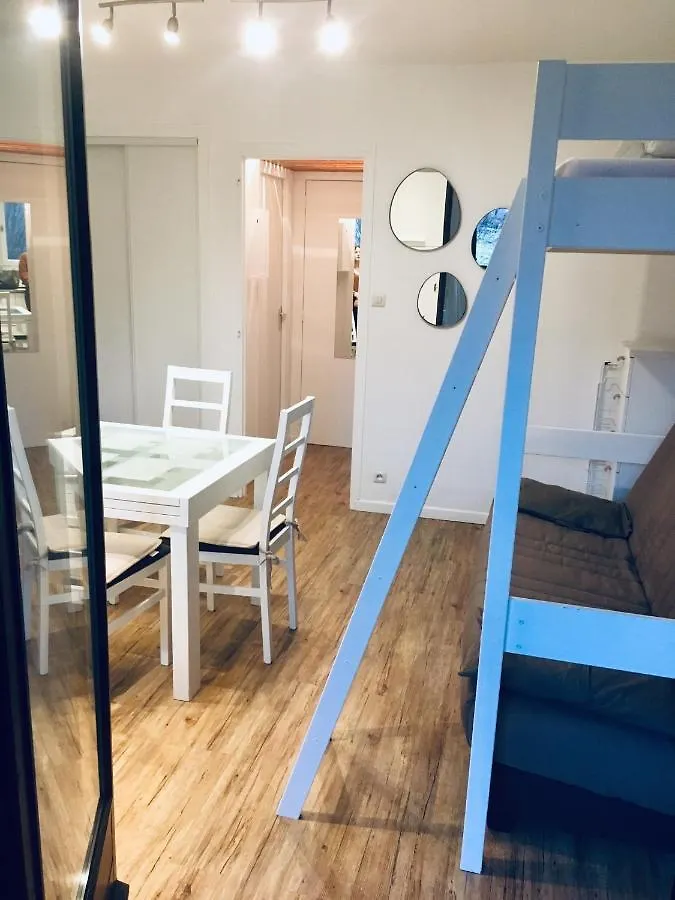 Agréable studio neuf avec vue + parking gratuit Bagnères-de-Luchon Appartement